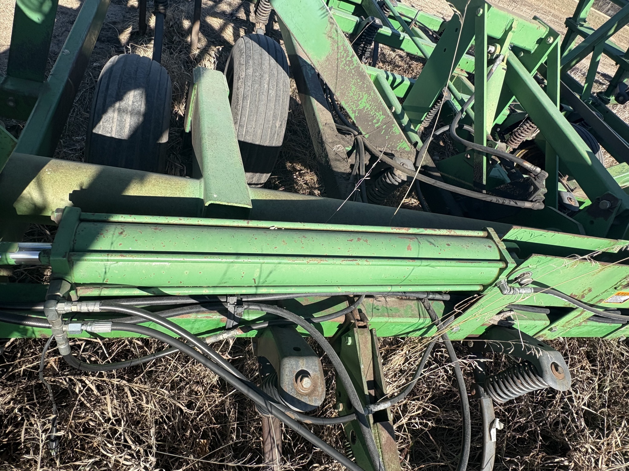 1994 John Deere 980 Field Cultivator