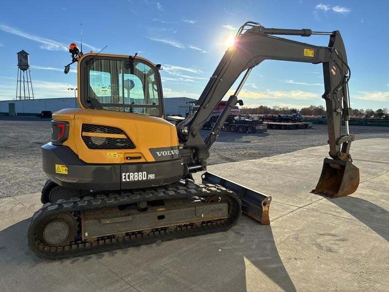 2022 Volvo ECR88D Excavator