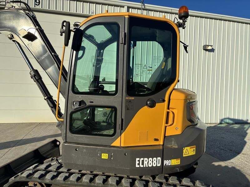 2022 Volvo ECR88D Excavator