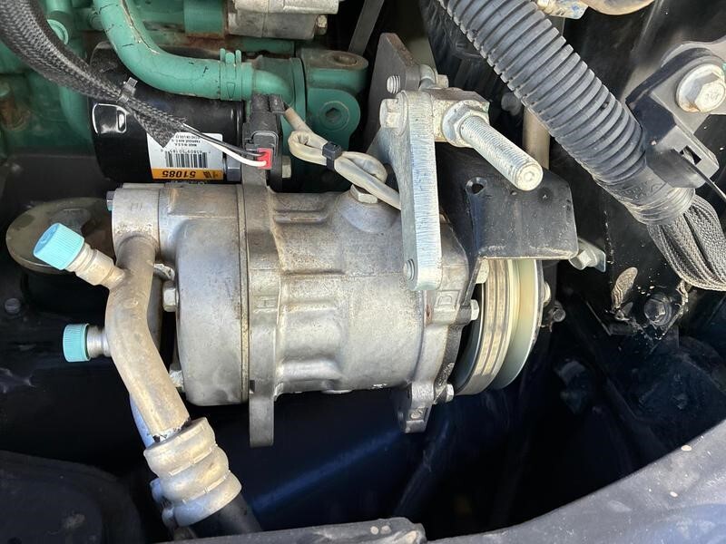 2022 Volvo ECR88D Excavator