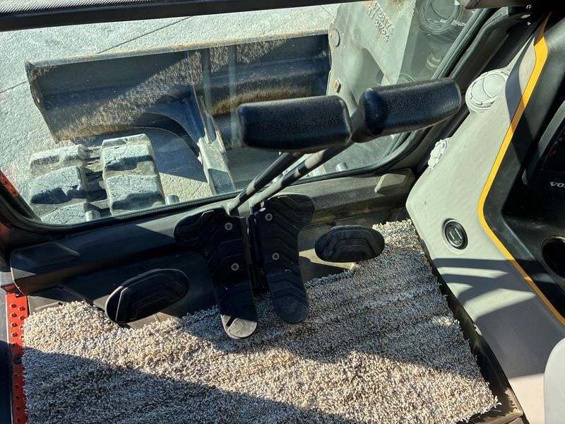 2022 Volvo ECR88D Excavator