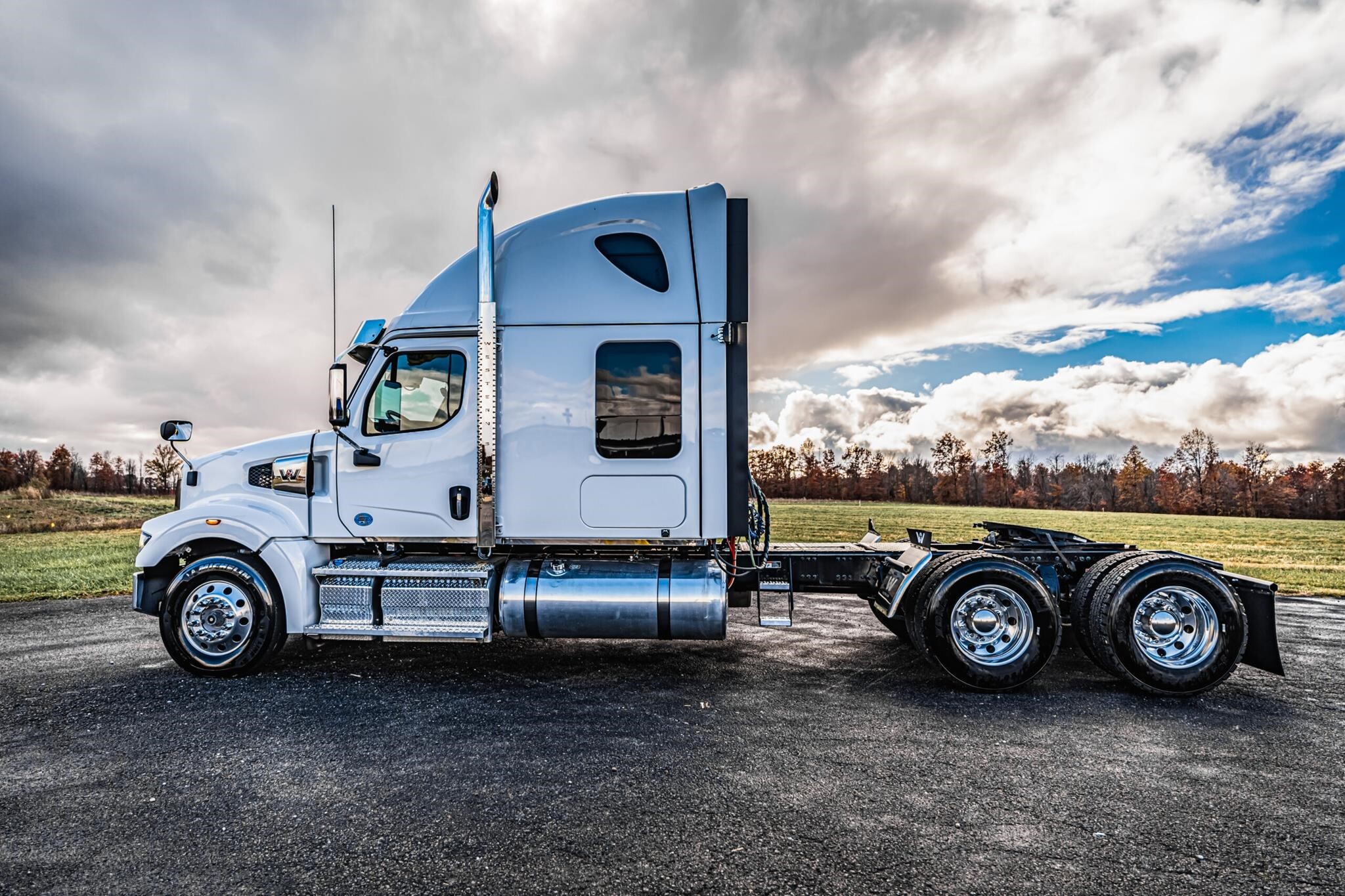 2024 Western Star 49X Semi Trucks/Trailer