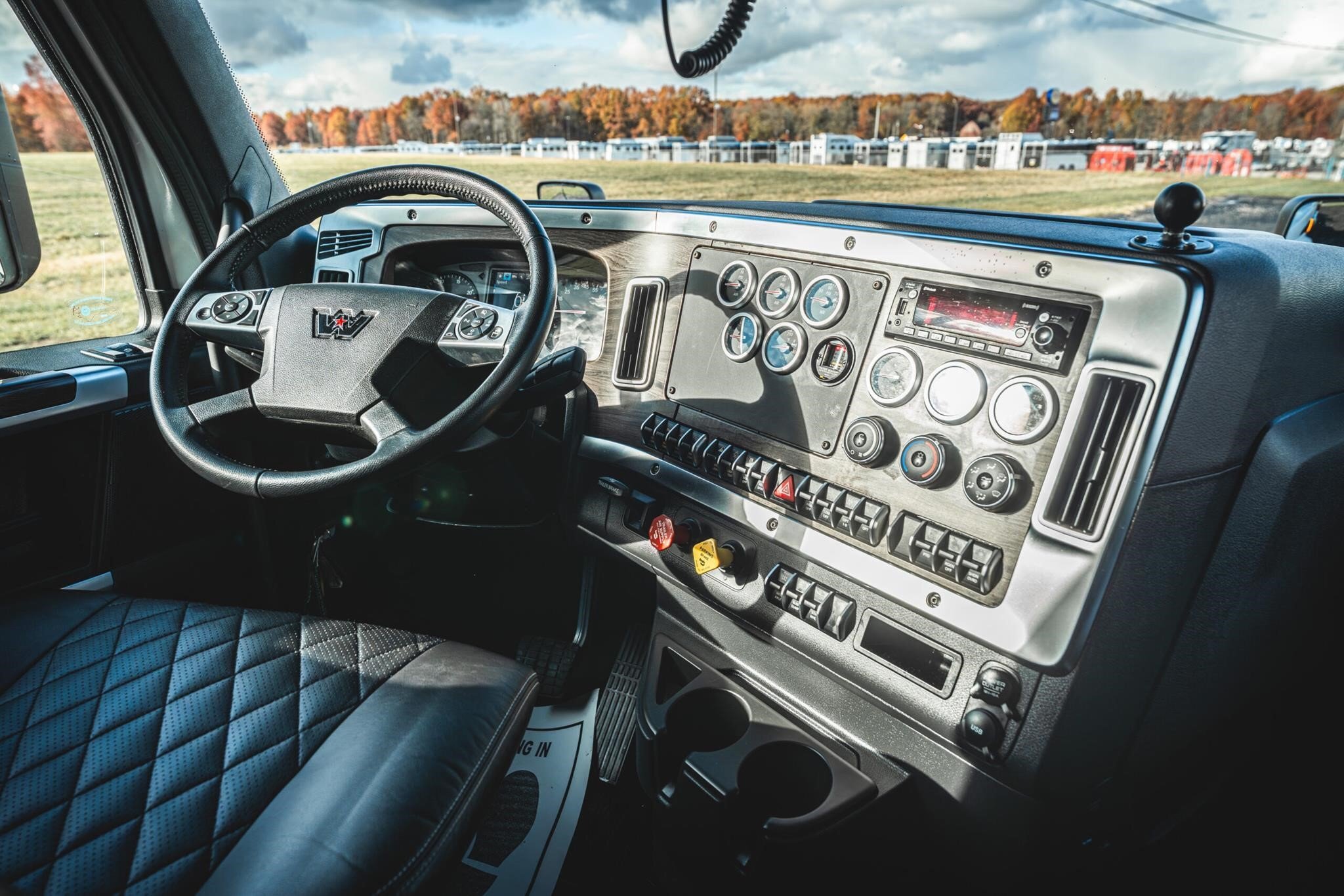 2024 Western Star 49X Semi Trucks/Trailer
