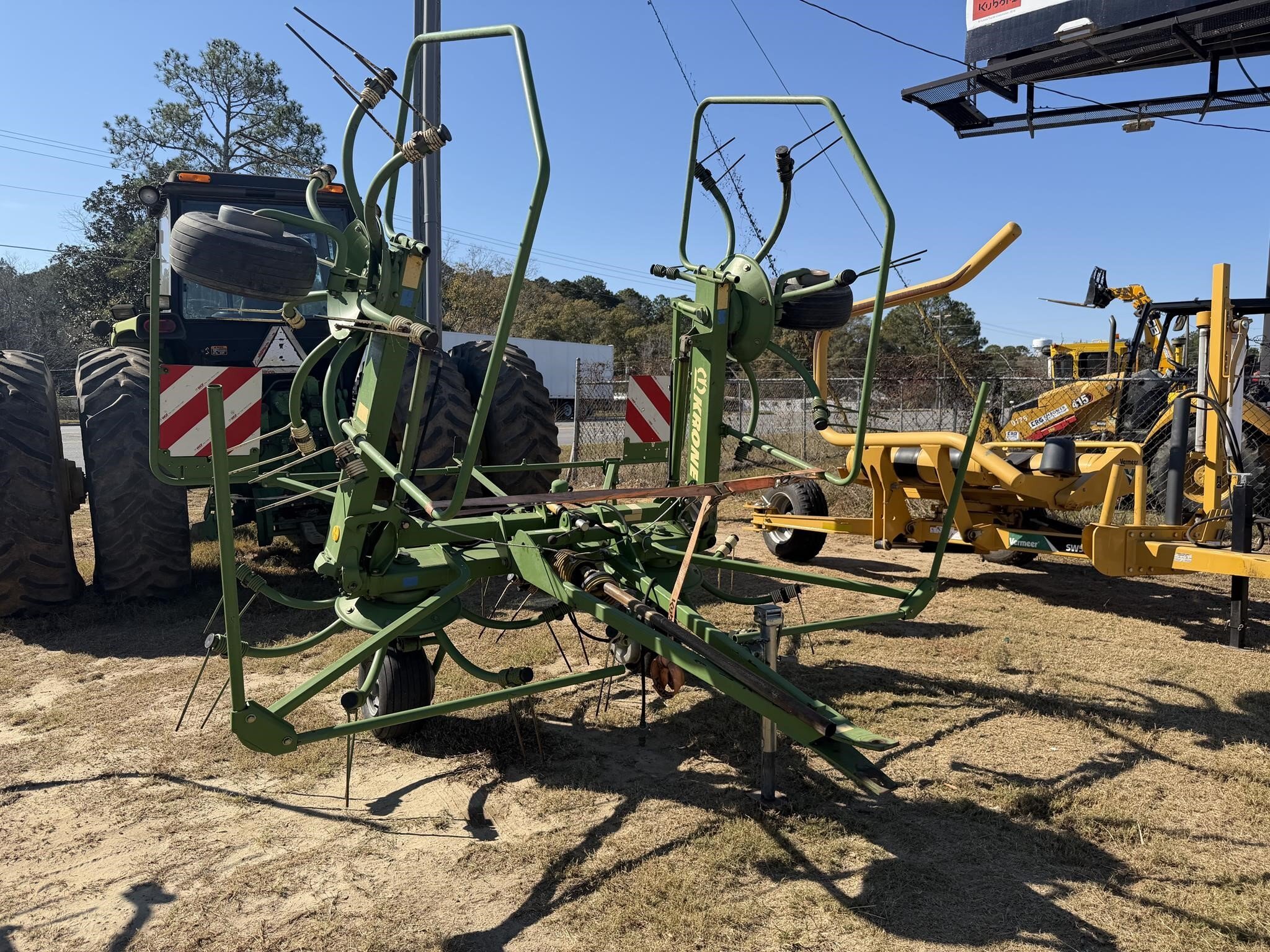 2011 Krone KW552T Tedder