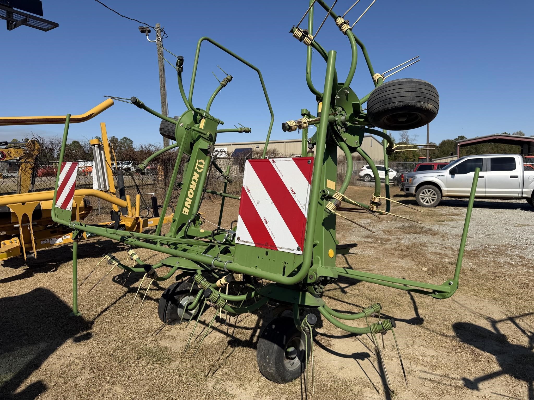 2011 Krone KW552T Tedder