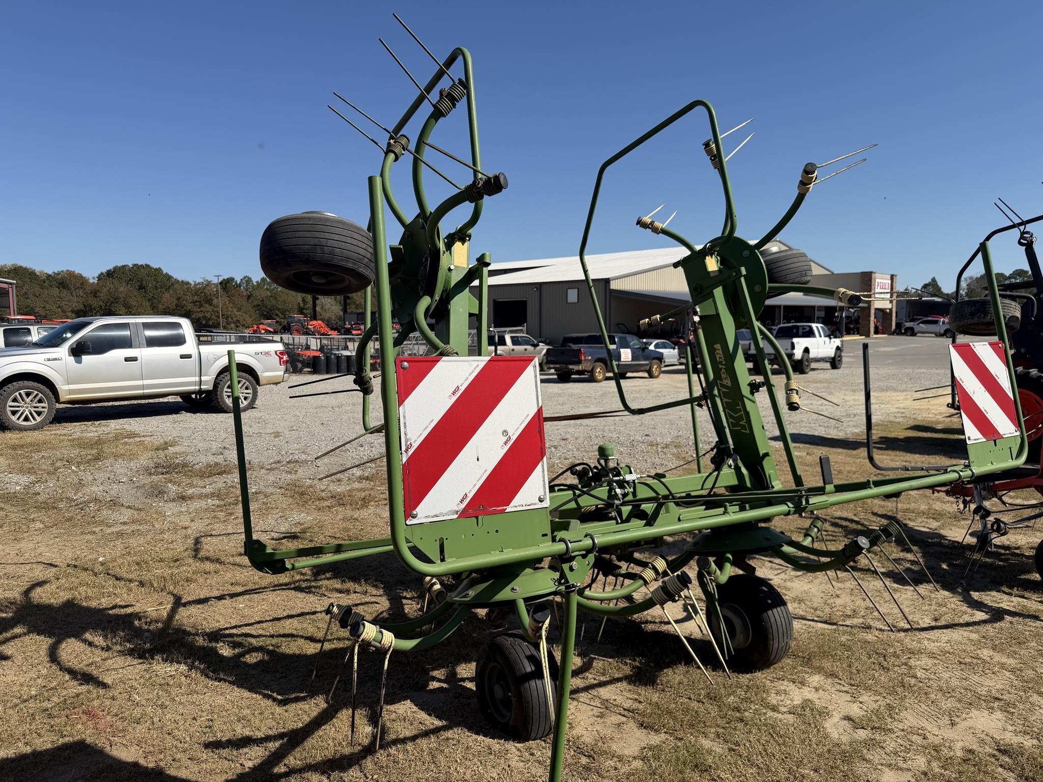 2011 Krone KW552T Tedder