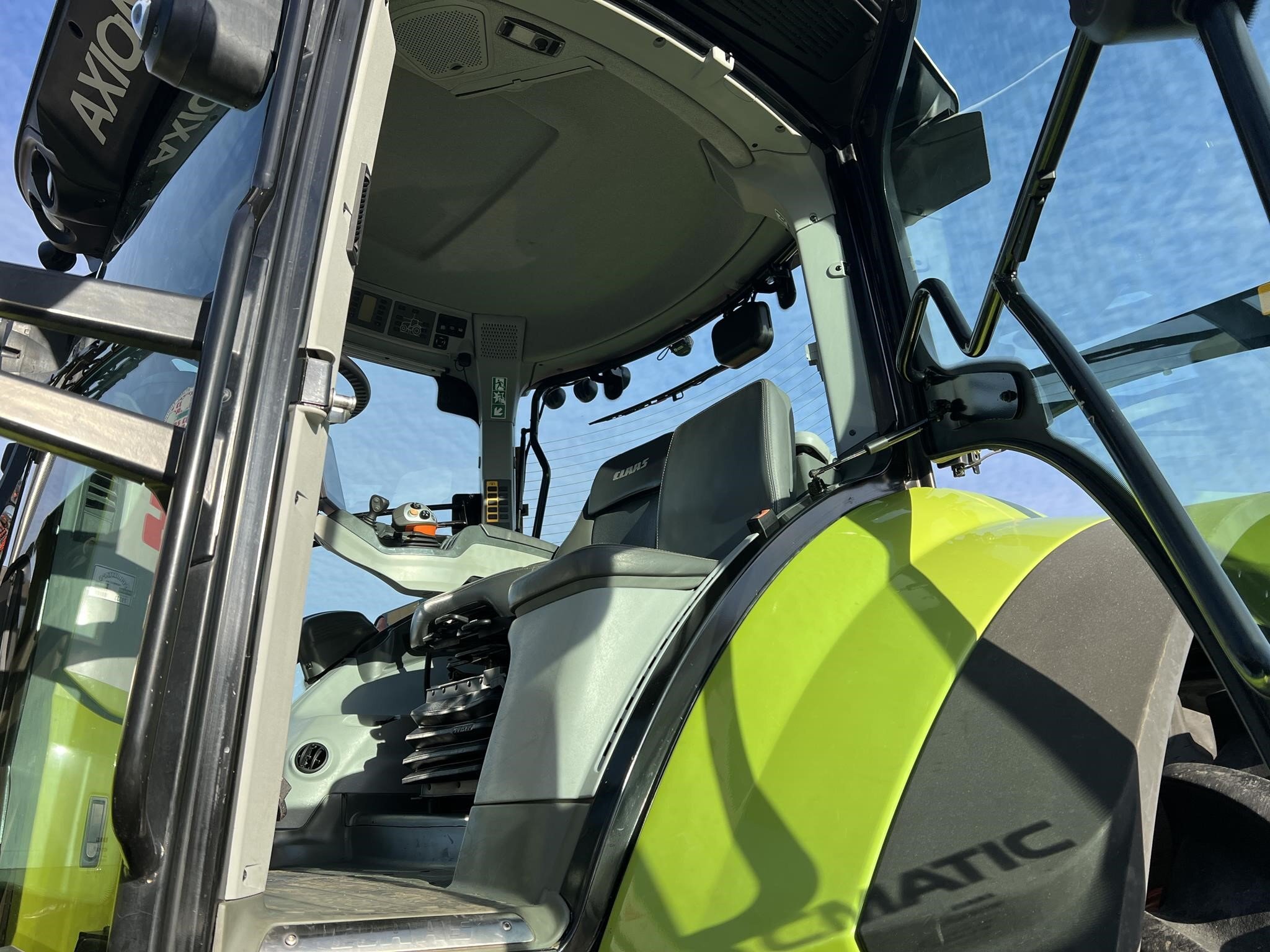 2020 Claas AXION 880 Tractor