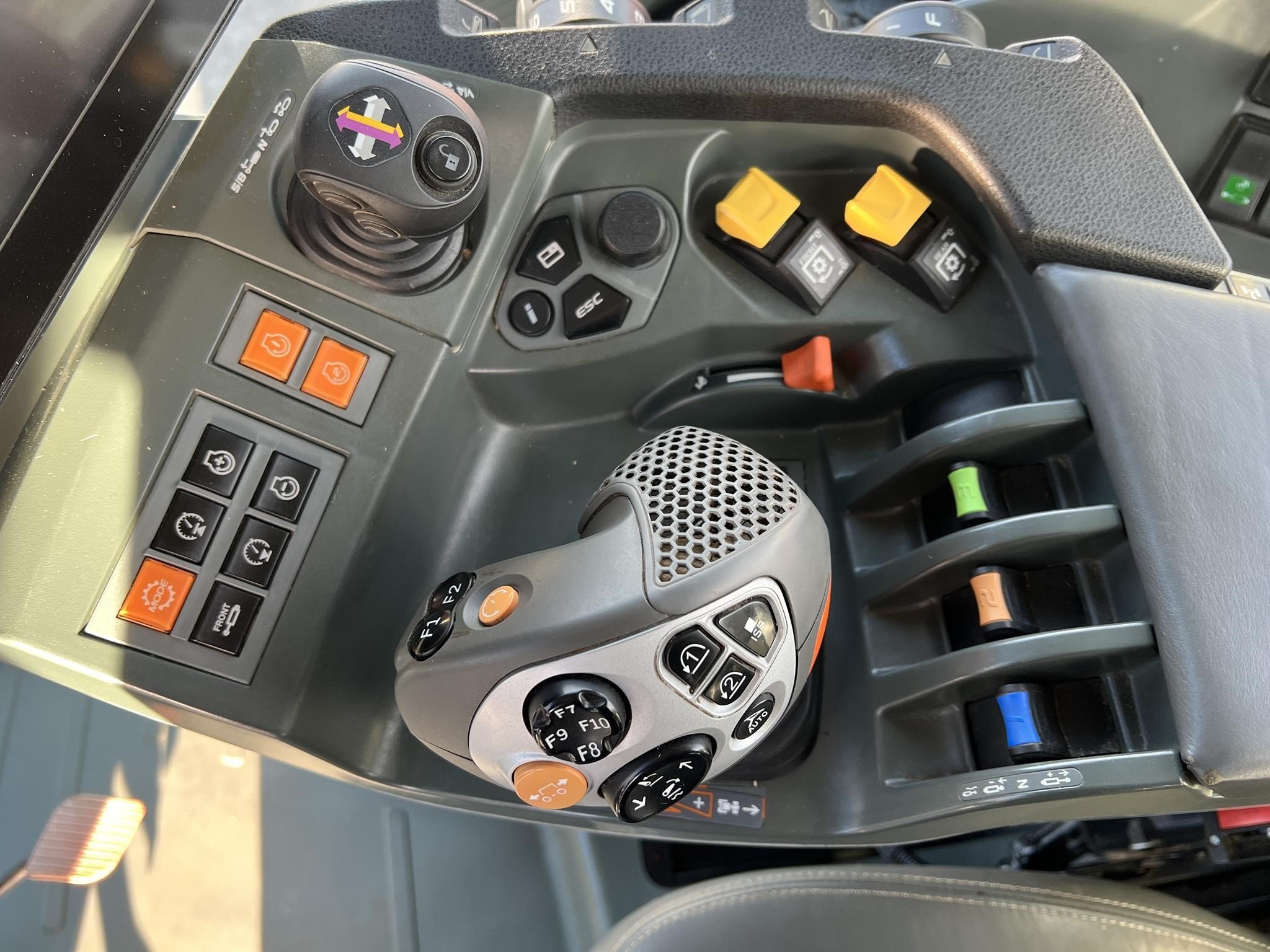 2020 Claas AXION 880 Tractor
