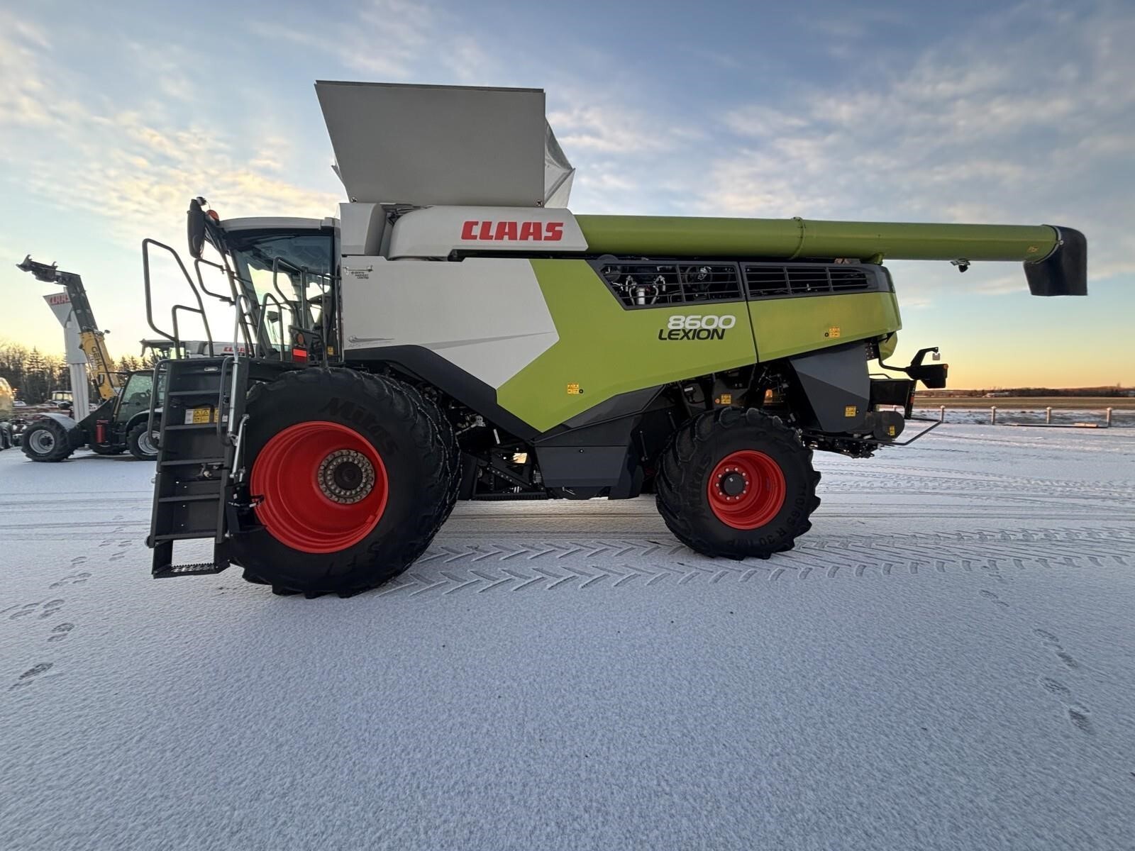 2022 Claas LEXION 8600 Combine
