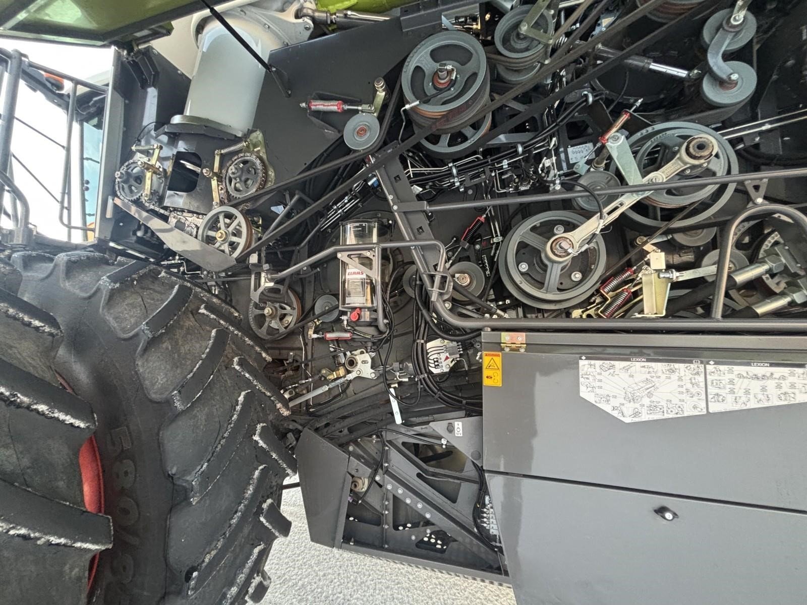 2022 Claas LEXION 8600 Combine