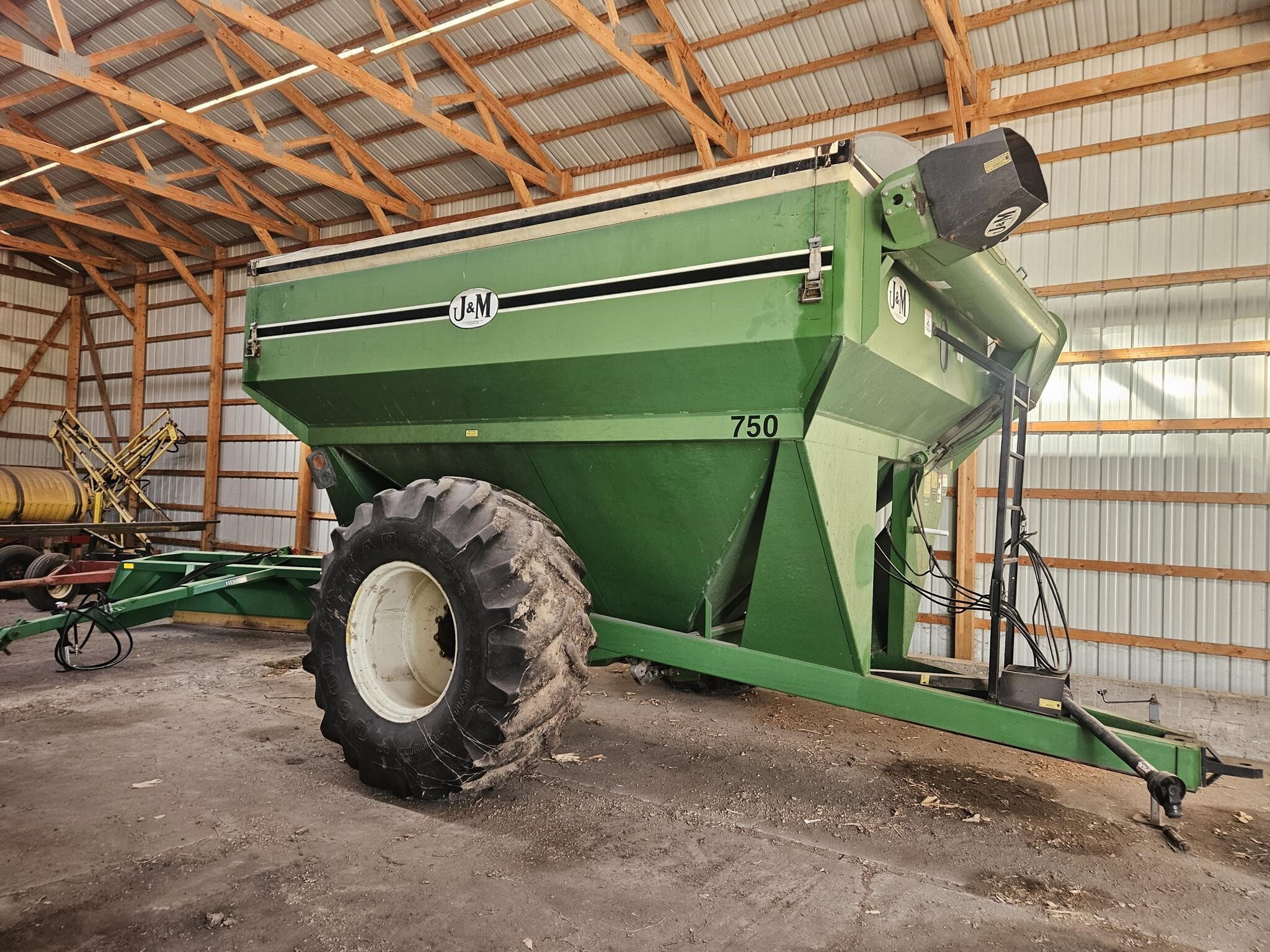 1998 J&M 750-14 Grain Cart