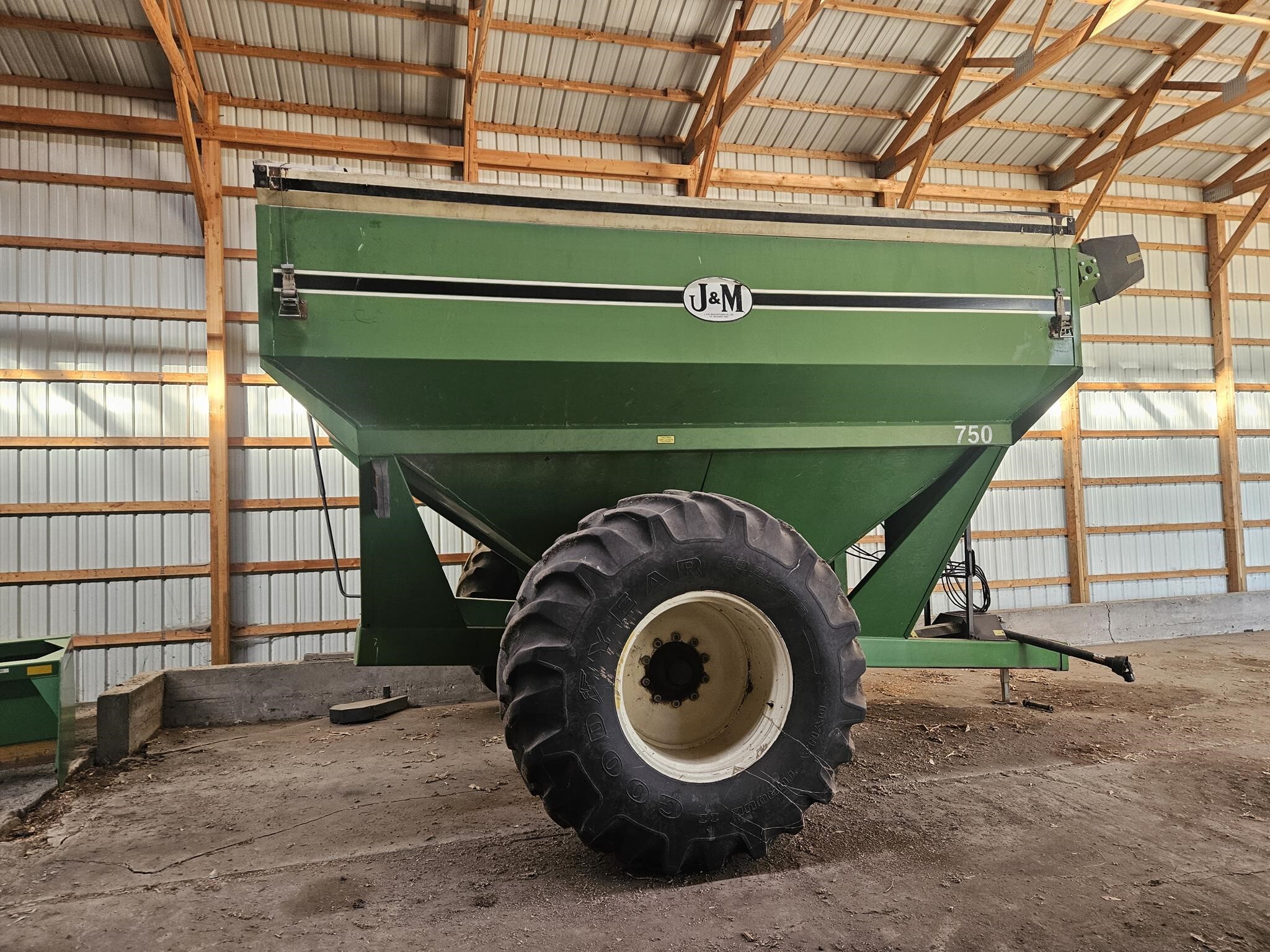 1998 J&M 750-14 Grain Cart