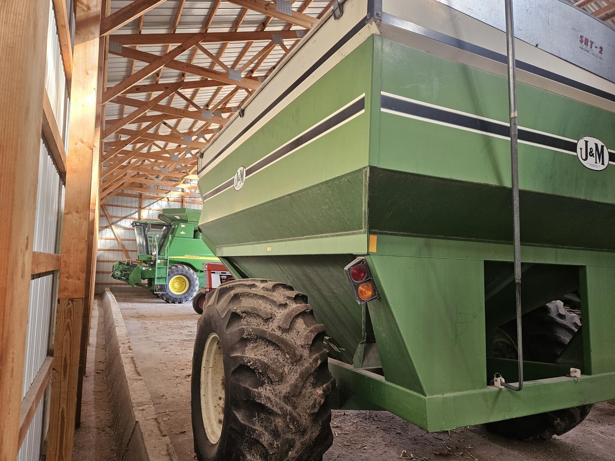1998 J&M 750-14 Grain Cart