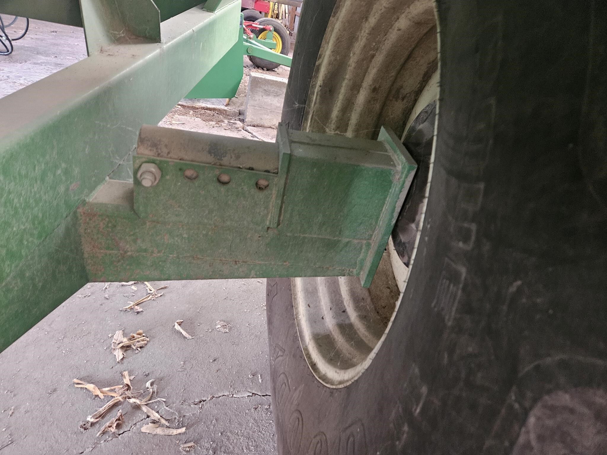 1998 J&M 750-14 Grain Cart