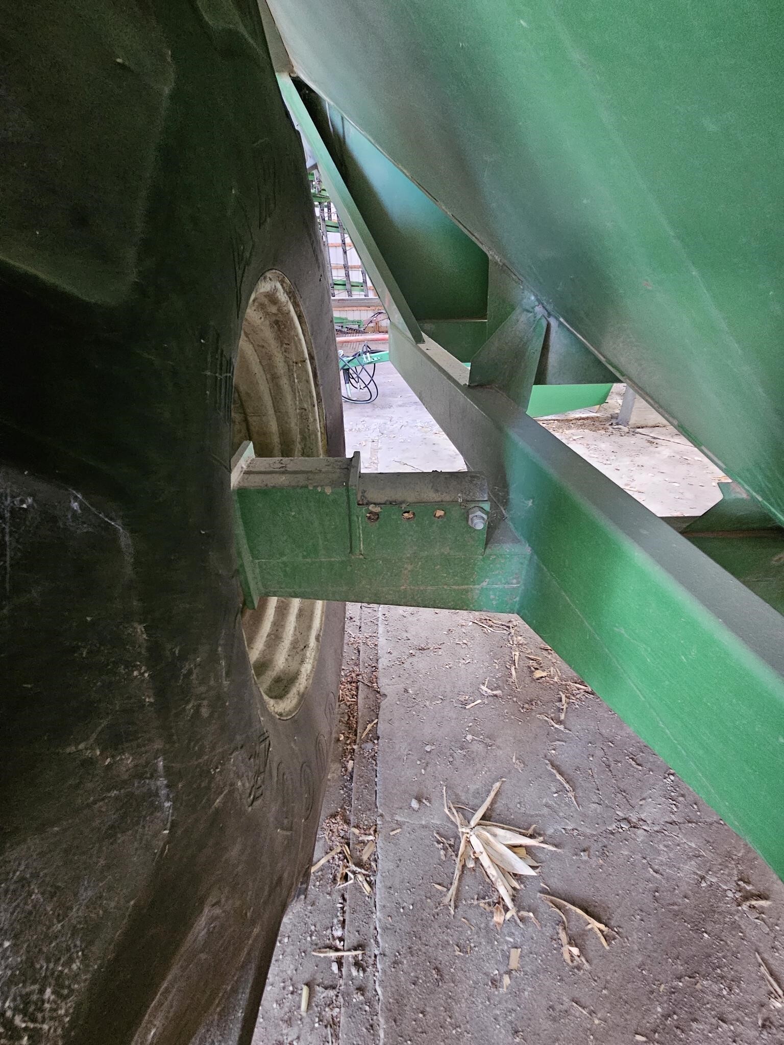 1998 J&M 750-14 Grain Cart