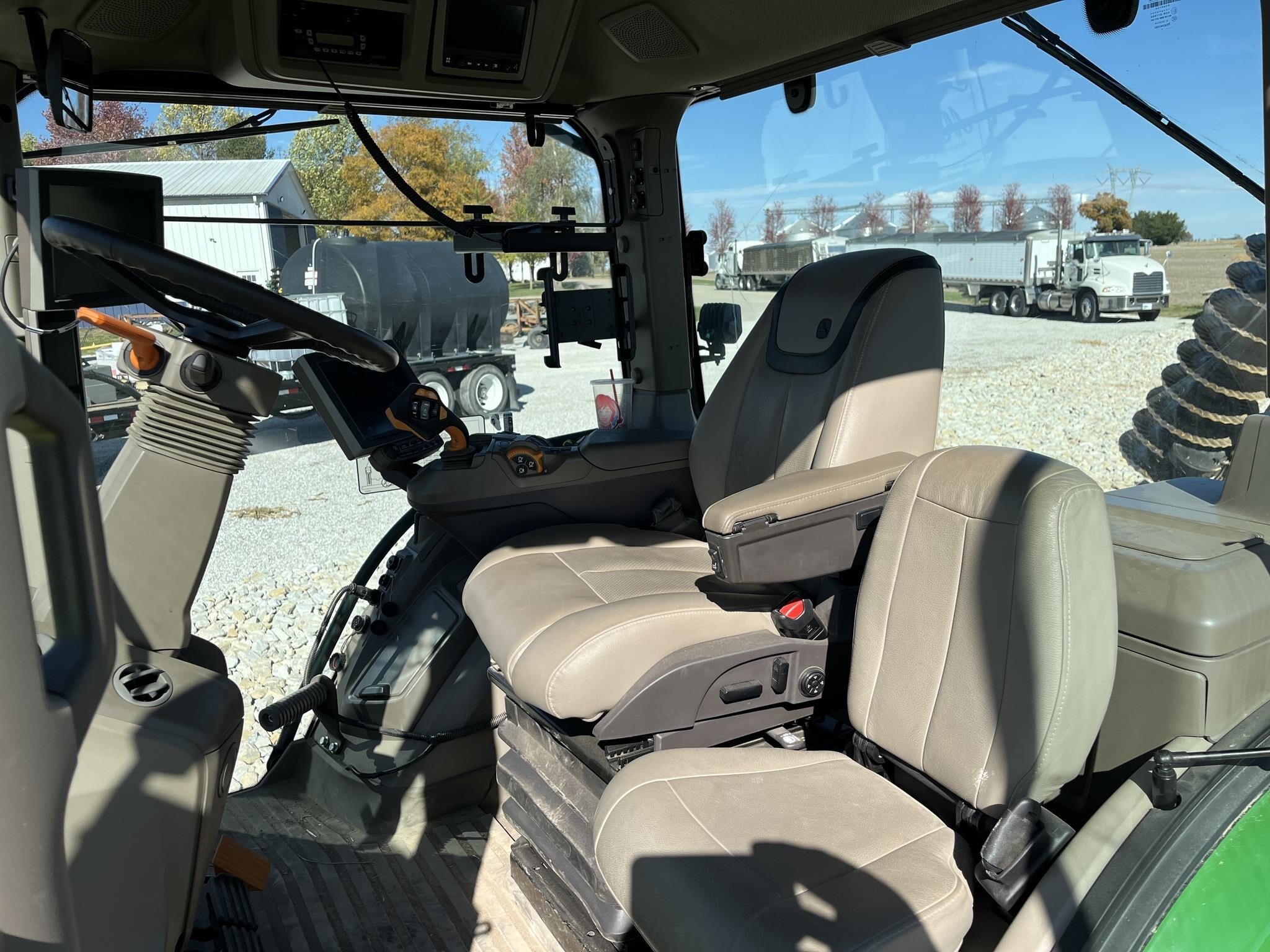 2022 John Deere 8RX 370 Tractor