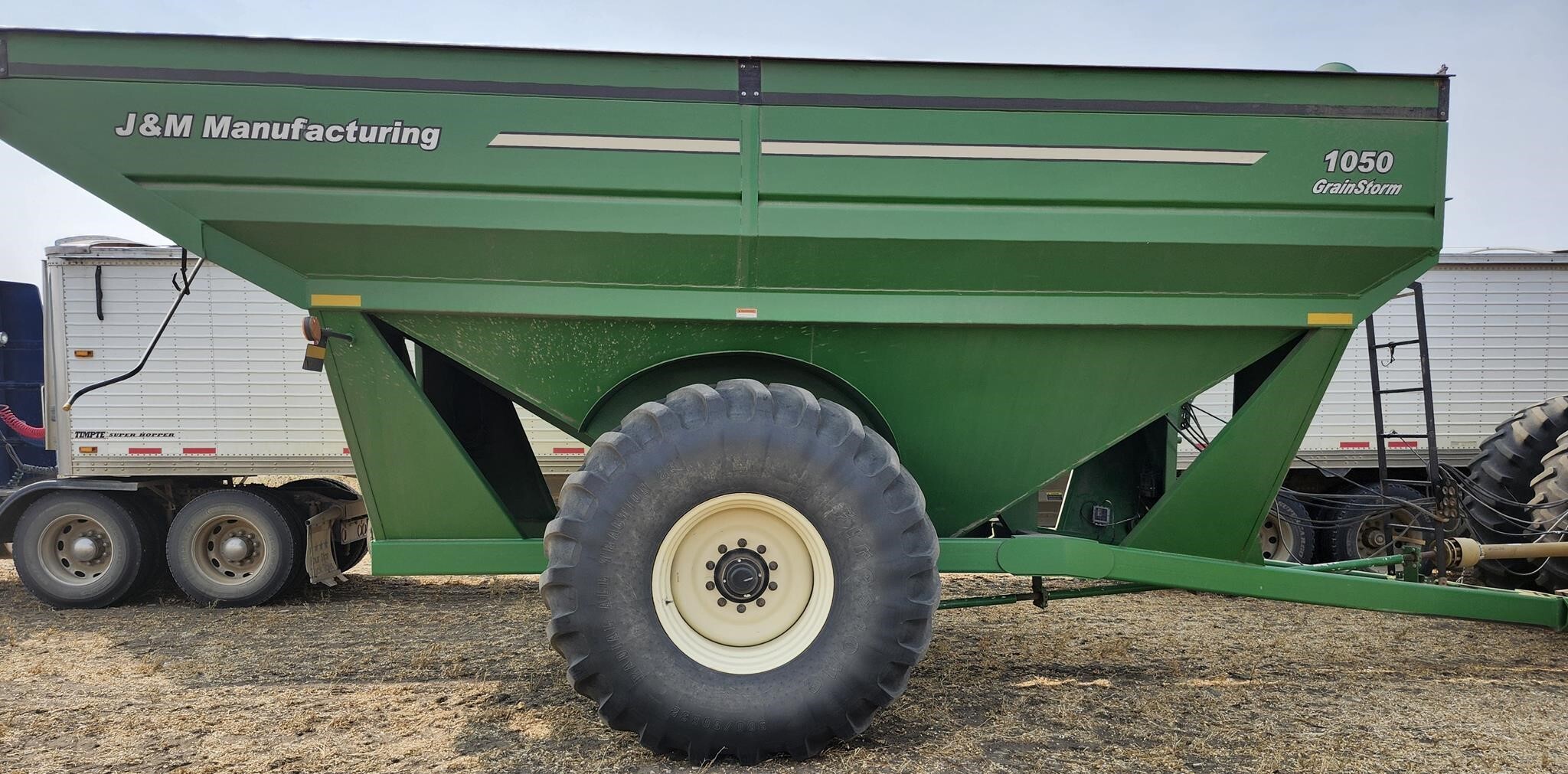 2020 J&M 1050-20S Grain Cart
