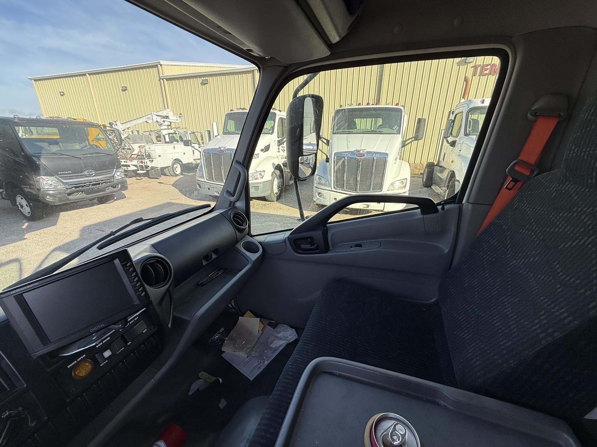 2018 Hino 195 Box Trucks/Trailer