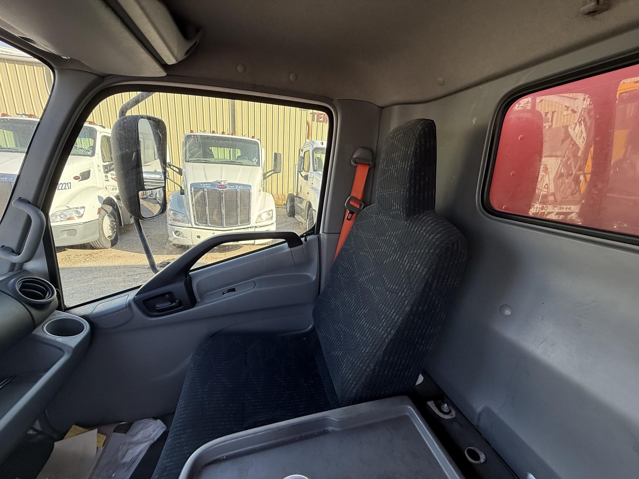 2018 Hino 195 Box Trucks/Trailer