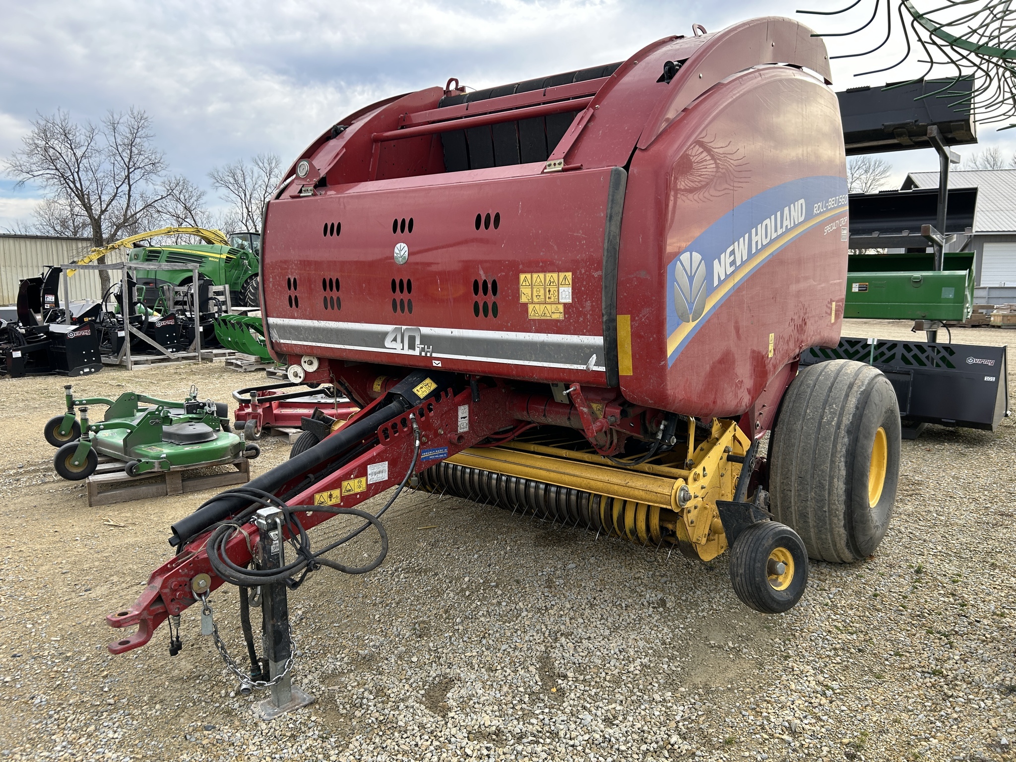 2015 New Holland Roll-Belt 560 Round Baler