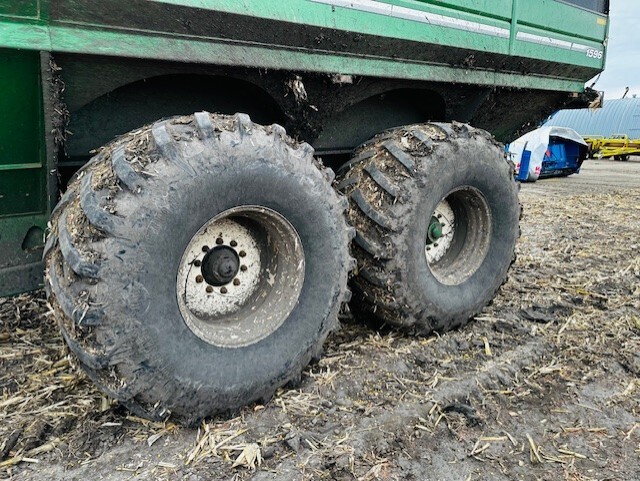 2015 Brent 1596 Grain Cart