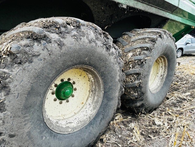 2015 Brent 1596 Grain Cart