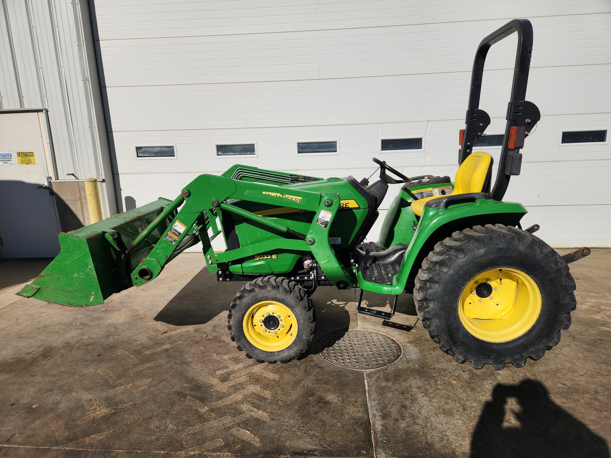 2017 John Deere 3032E Tractor