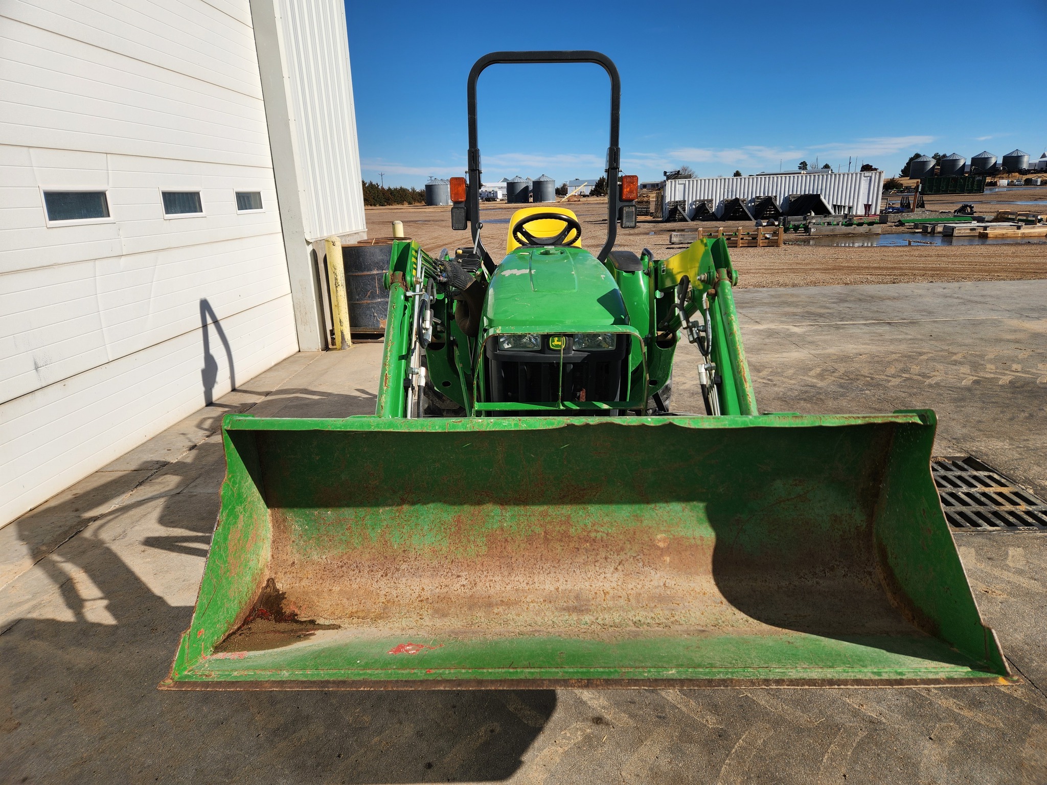 2017 John Deere 3032E Tractor