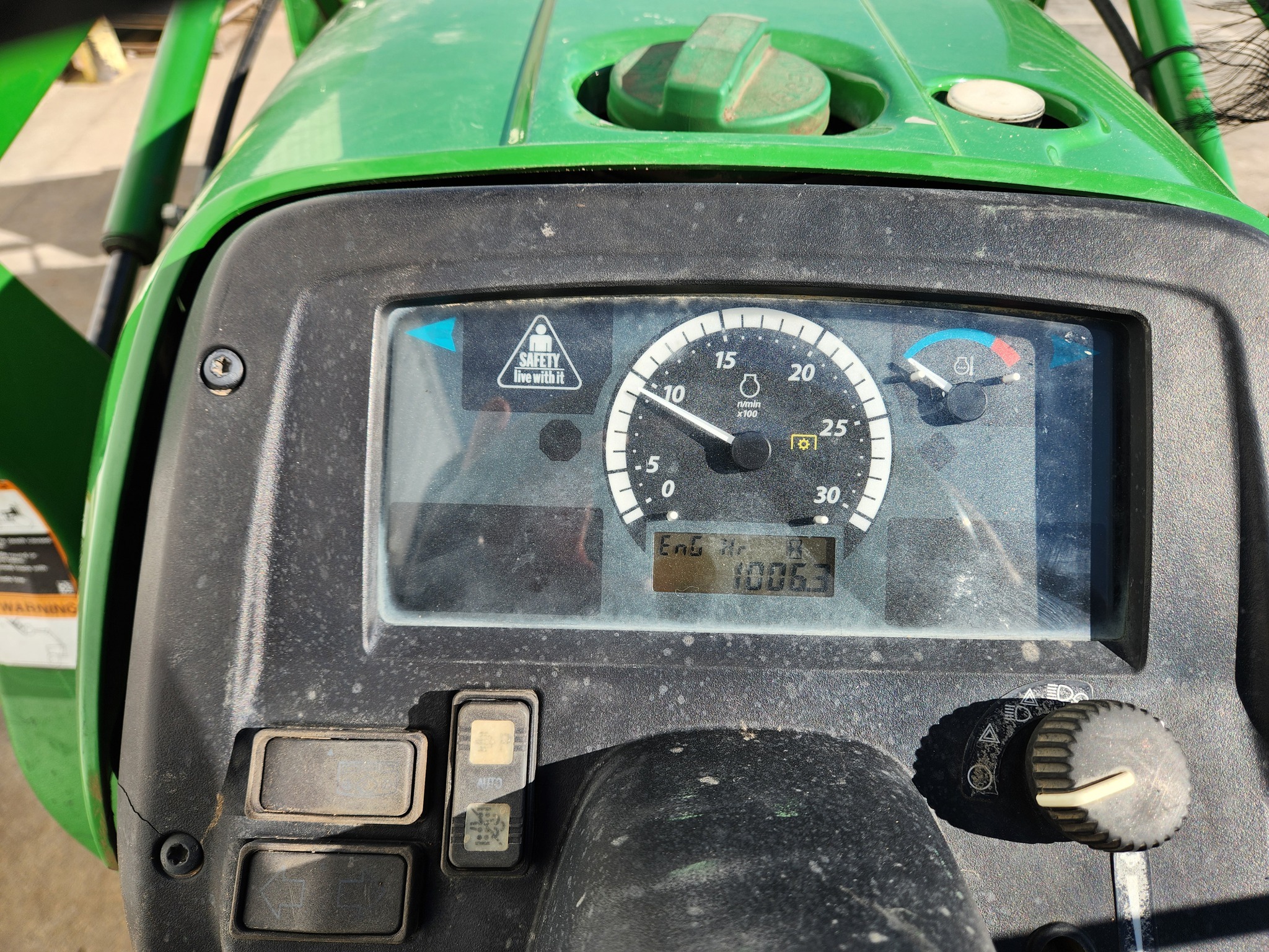 2017 John Deere 3032E Tractor