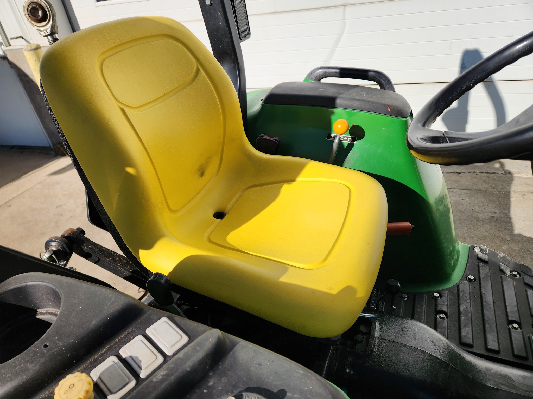2017 John Deere 3032E Tractor