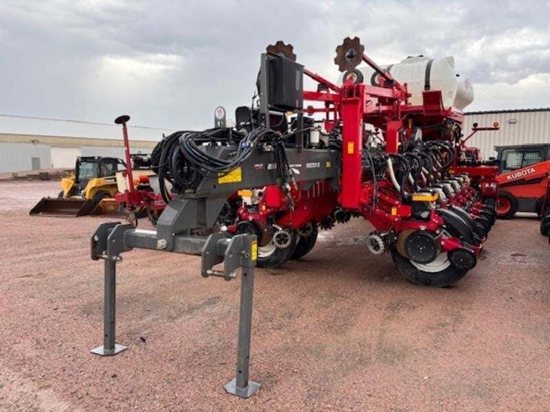 2019 White 9816VE Planter