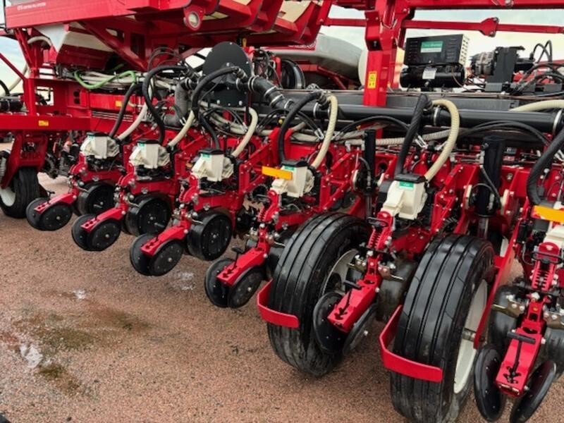 2019 White 9816VE Planter