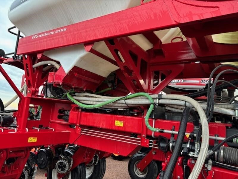 2019 White 9816VE Planter