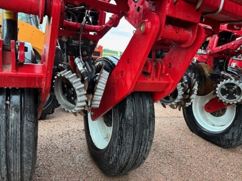 2019 White 9816VE Planter