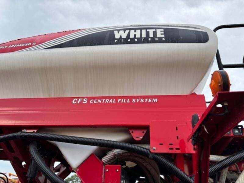 2019 White 9816VE Planter