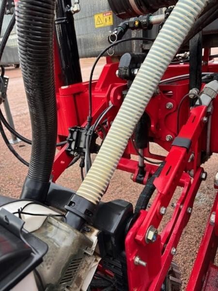 2019 White 9816VE Planter