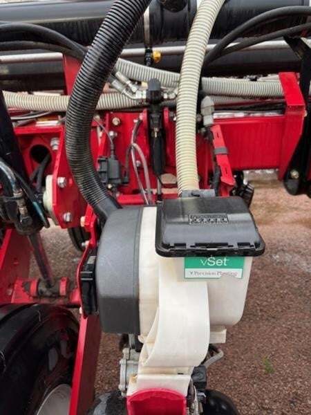 2019 White 9816VE Planter