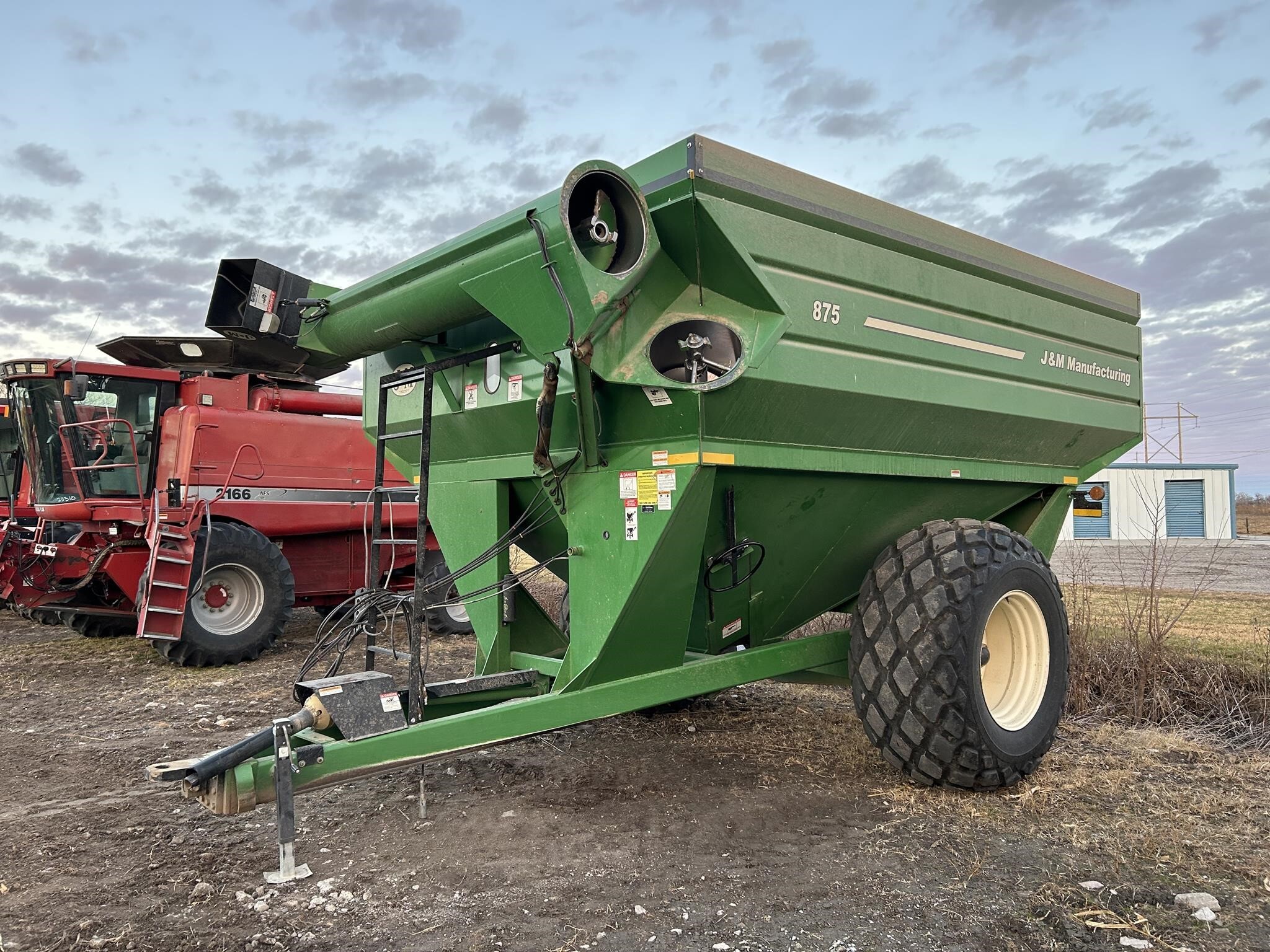 2011 J&M 875-18 Grain Cart