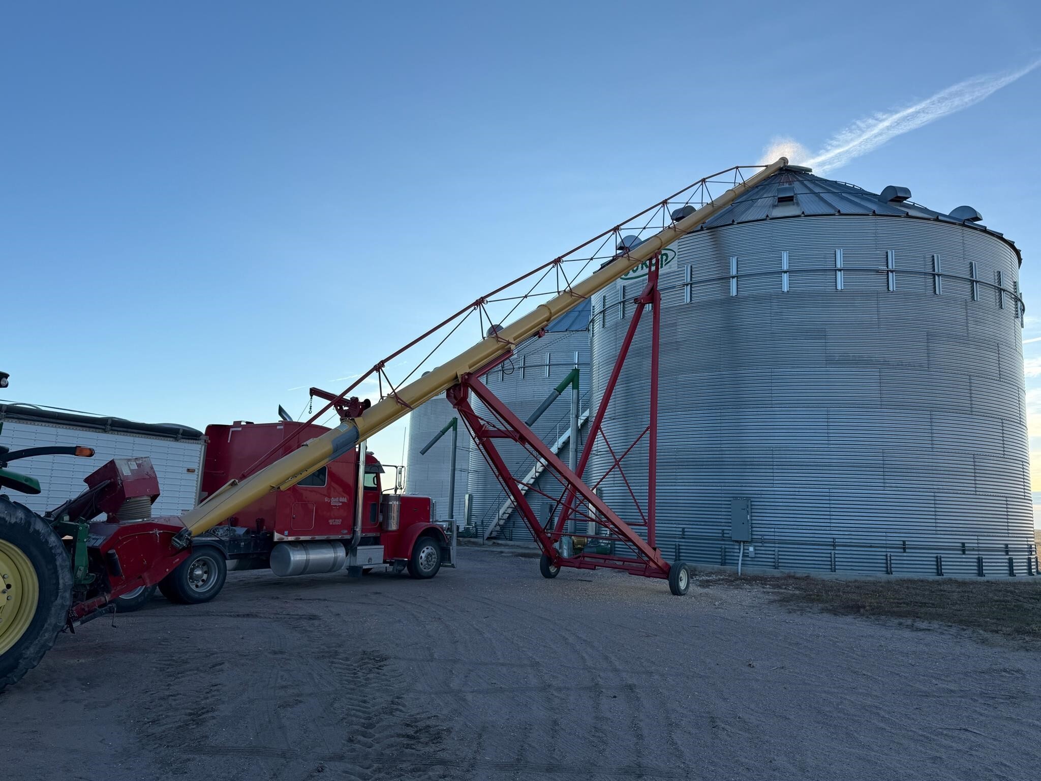 2020 Westfield MKX130-94 Augers and Conveyor