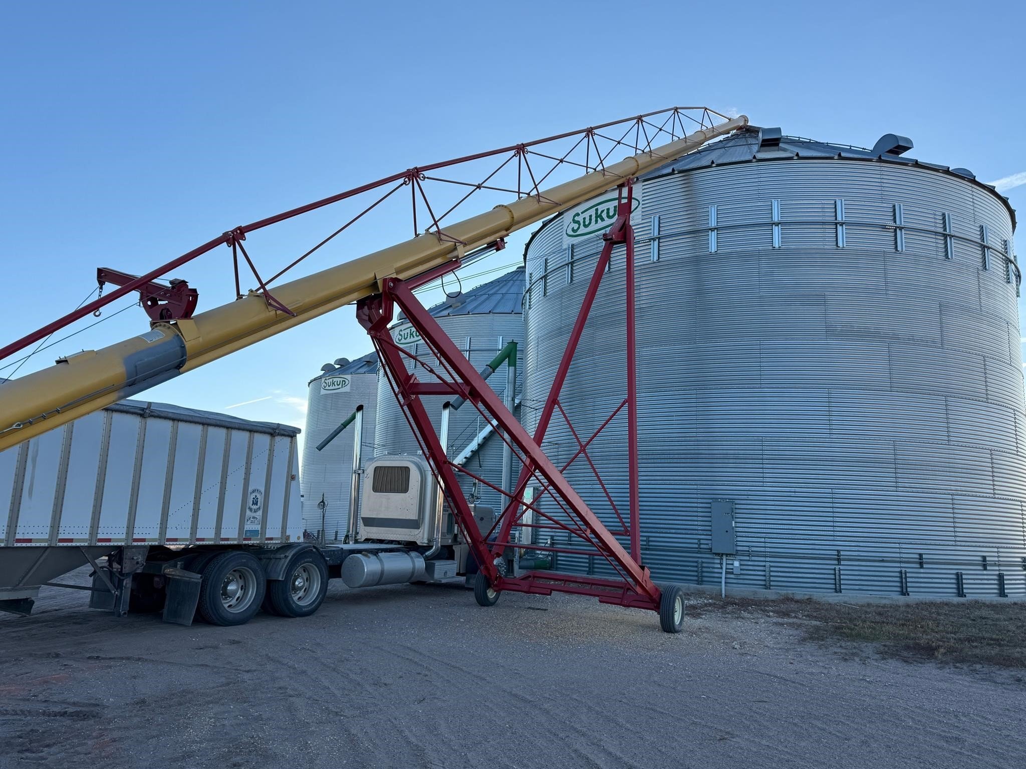 2020 Westfield MKX130-94 Augers and Conveyor