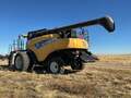2010 New Holland CR9060 Combine