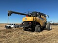 2010 New Holland CR9060 Combine