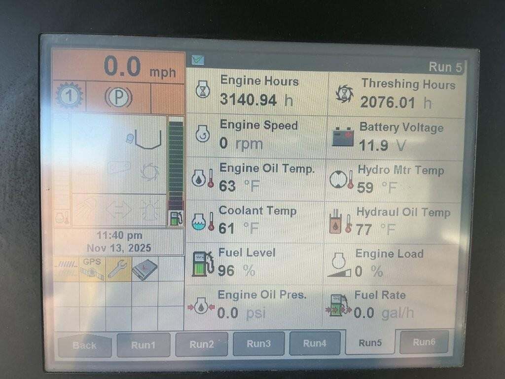 2010 New Holland CR9060 Combine