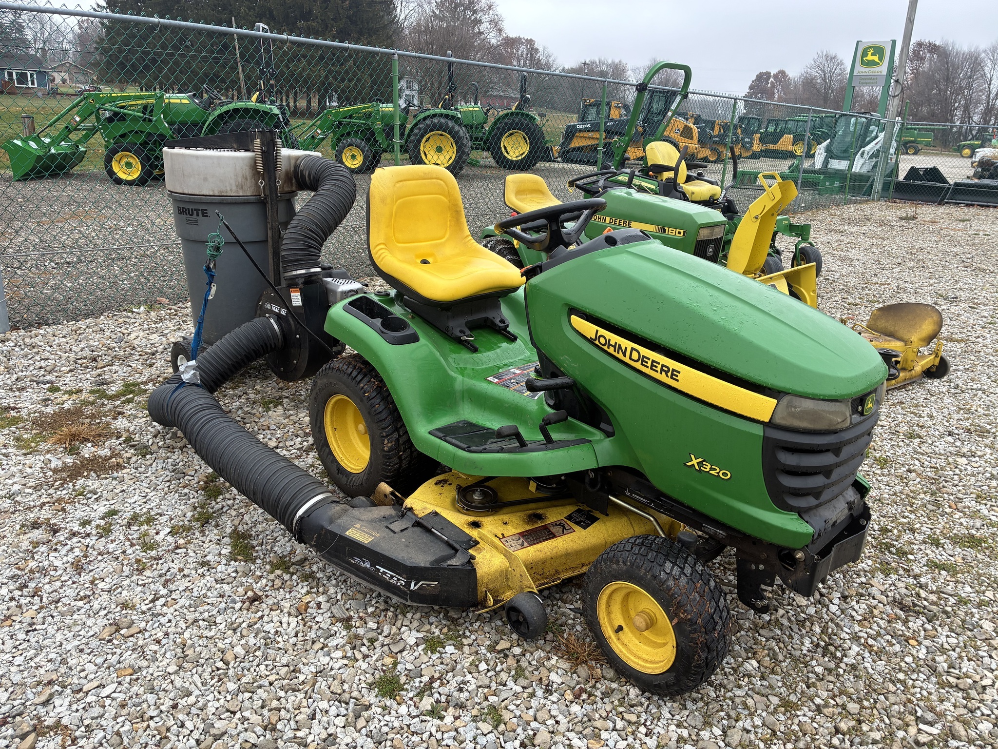 2007 John Deere X320 Lawn Mower