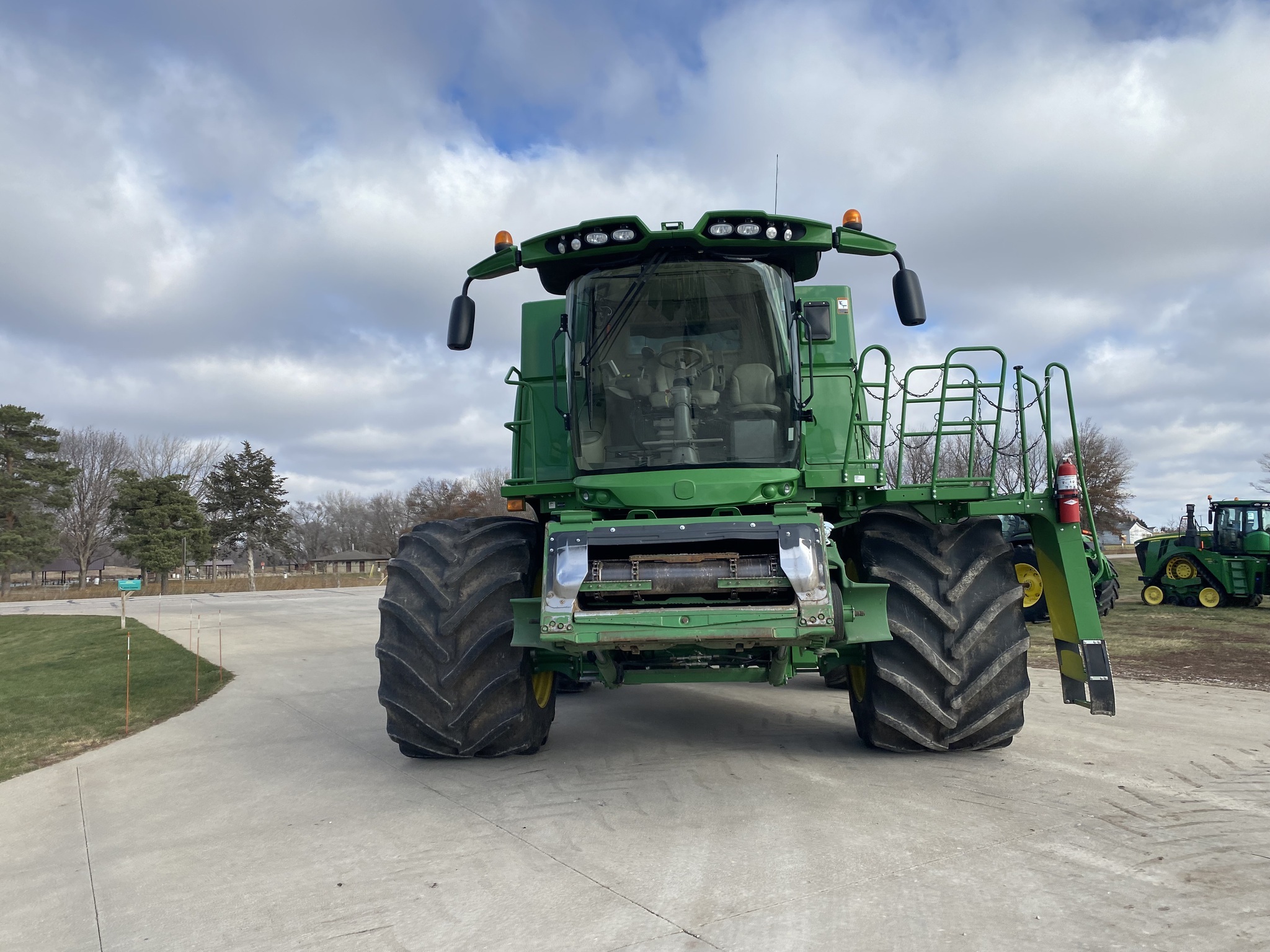 2017 John Deere S680 Combine