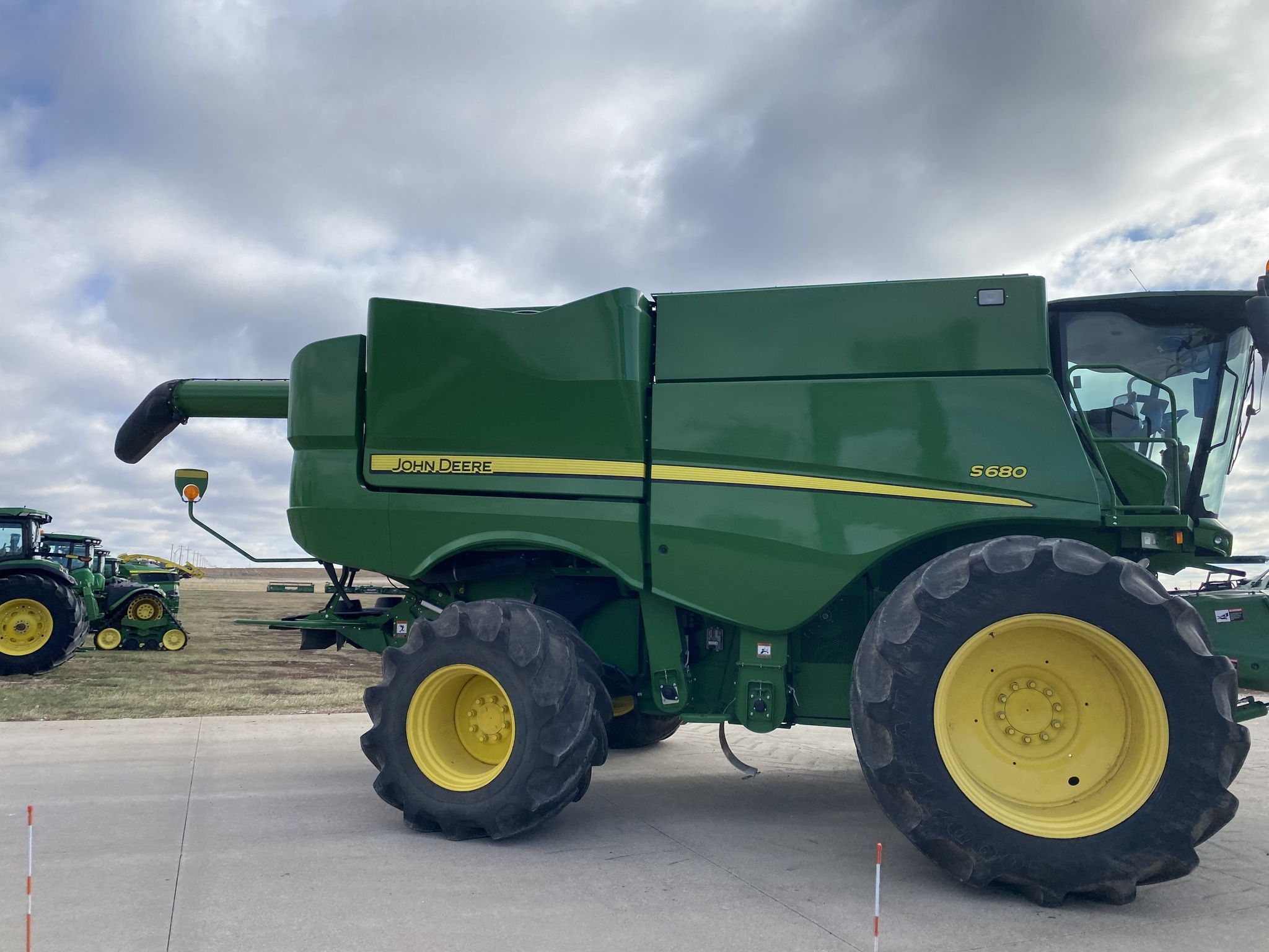 2017 John Deere S680 Combine