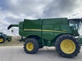 2017 John Deere S680 Combine
