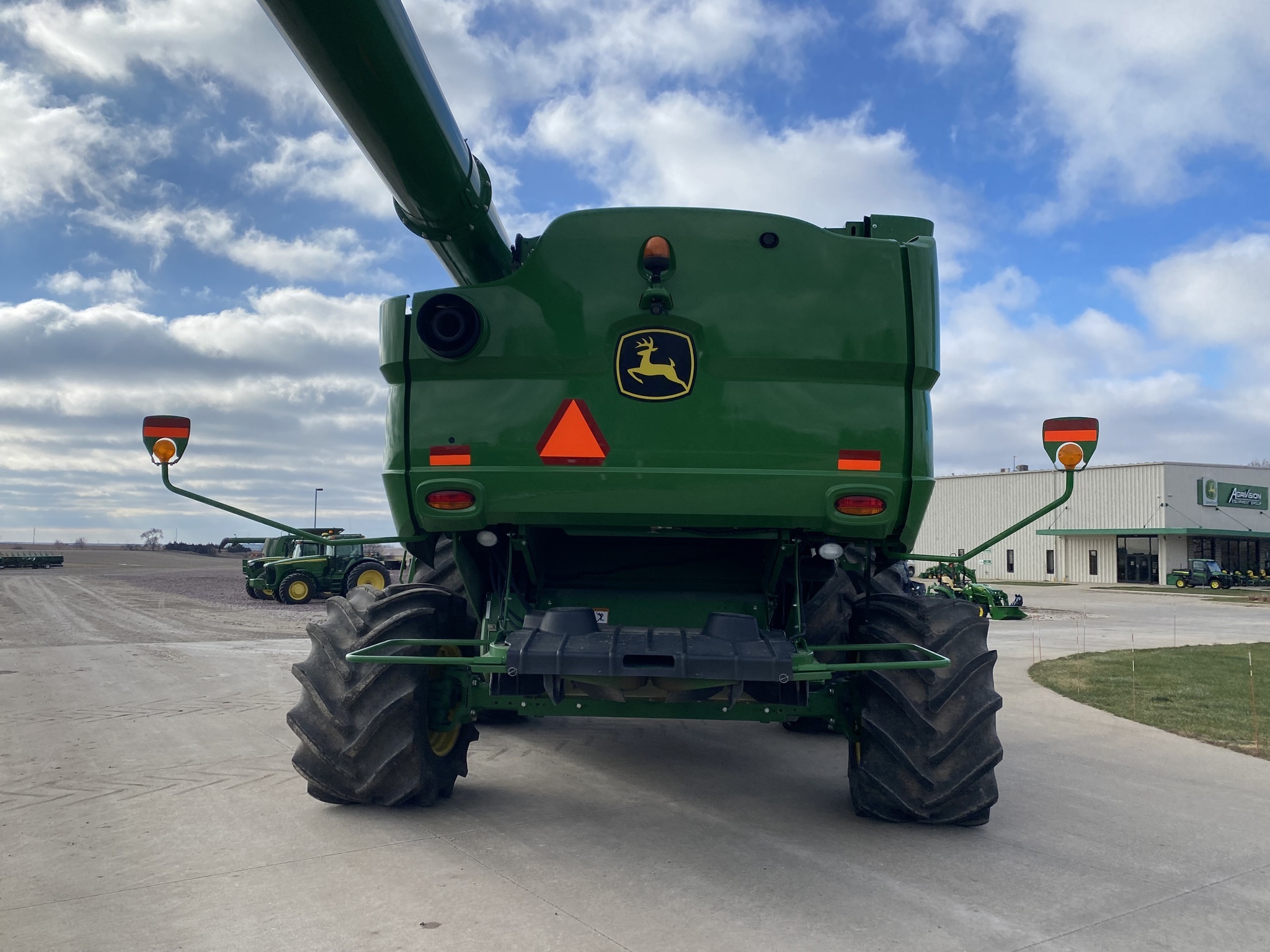 2017 John Deere S680 Combine