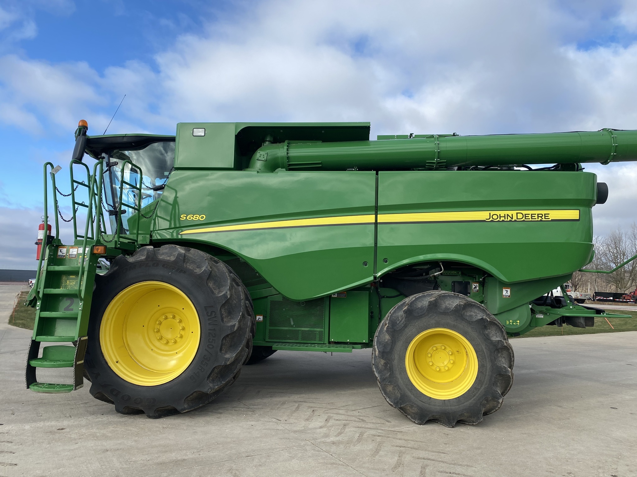 2017 John Deere S680 Combine