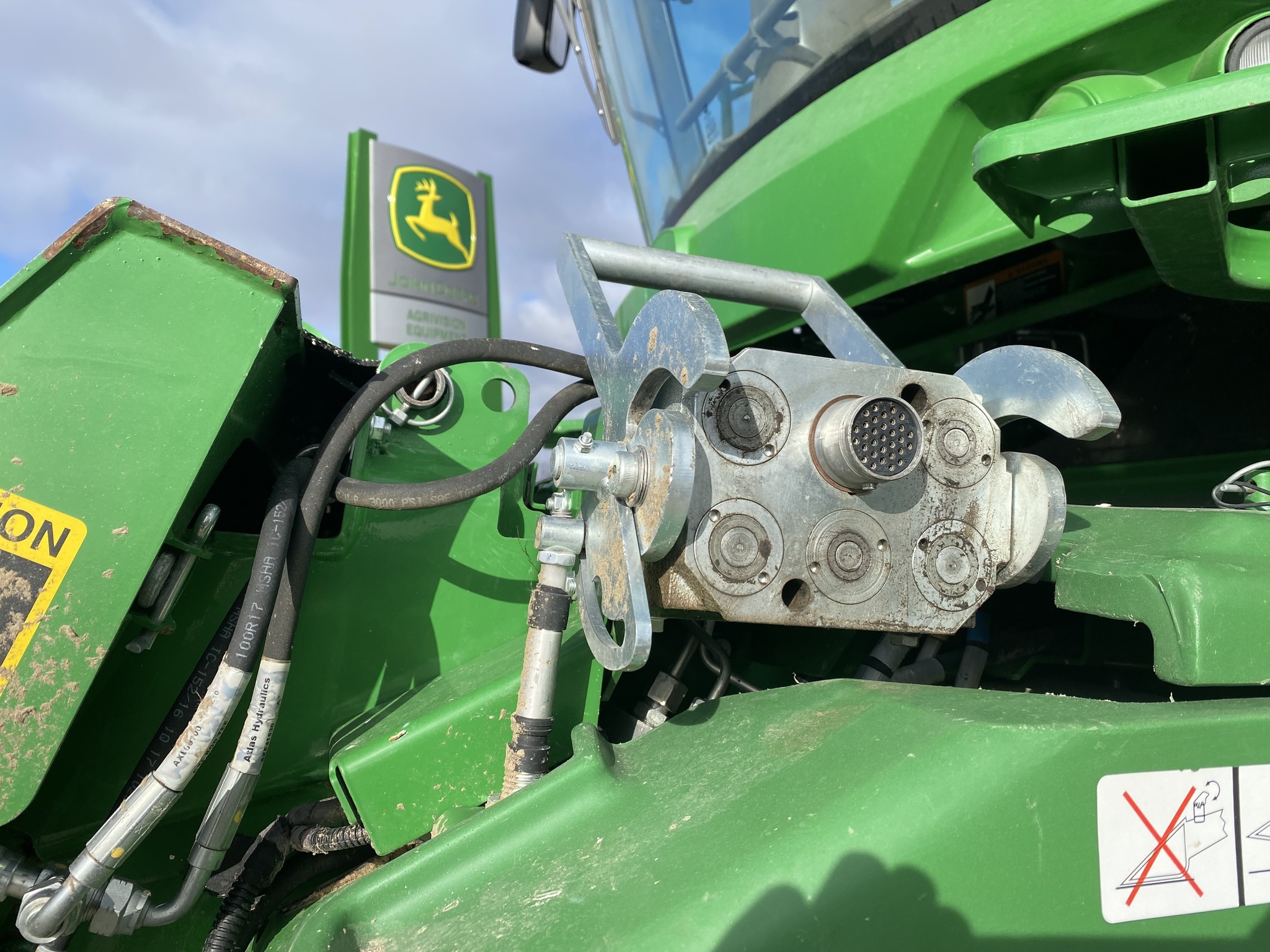 2017 John Deere S680 Combine